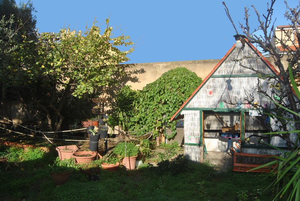 Hôtel La Jacaranda à SantʼAntìoco Extérieur photo