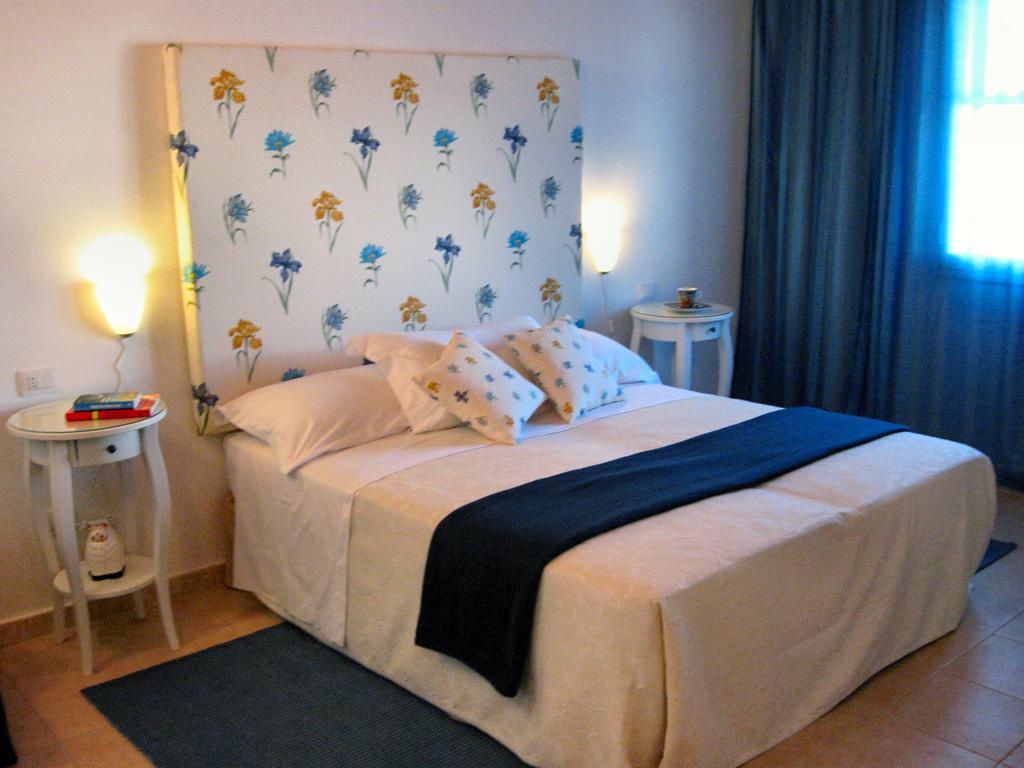 Hôtel La Jacaranda à SantʼAntìoco Chambre photo