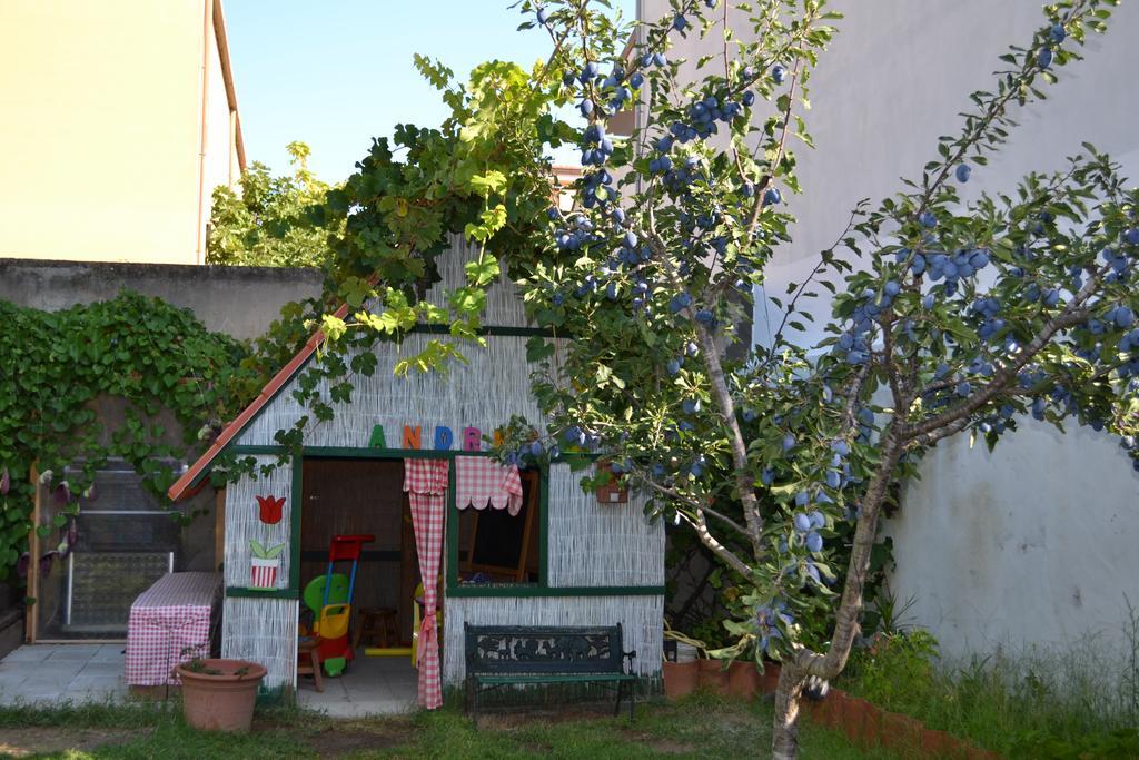 Hôtel La Jacaranda à SantʼAntìoco Extérieur photo