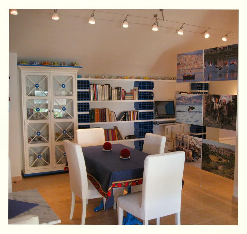 Hôtel La Jacaranda à SantʼAntìoco Extérieur photo