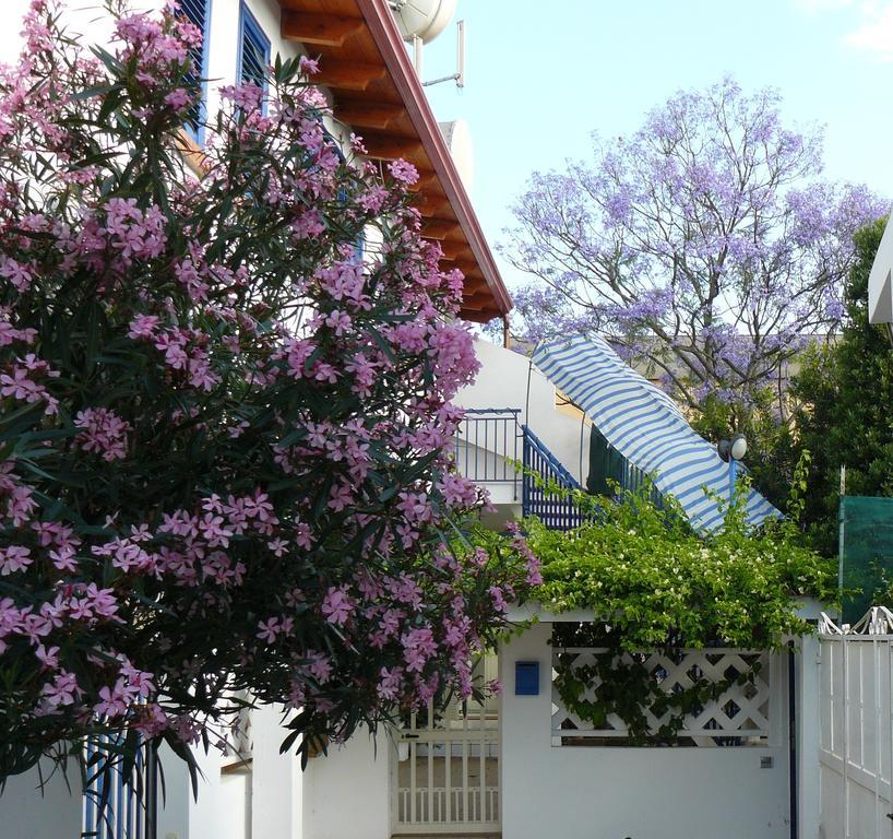 Hôtel La Jacaranda à SantʼAntìoco Extérieur photo