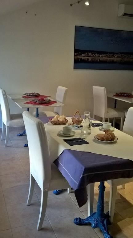 Hôtel La Jacaranda à SantʼAntìoco Extérieur photo