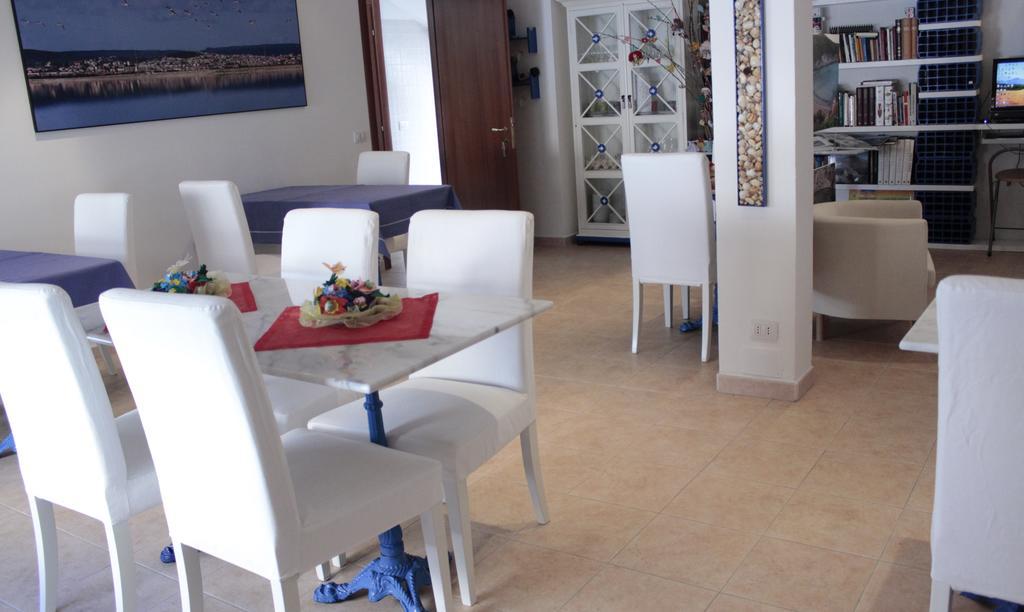 Hôtel La Jacaranda à SantʼAntìoco Extérieur photo
